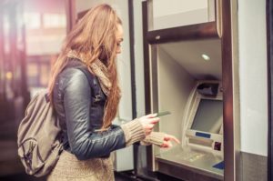Read more about the article Развод у терминала. Какие мошеннические ловушки поджидают нас у банкомата.